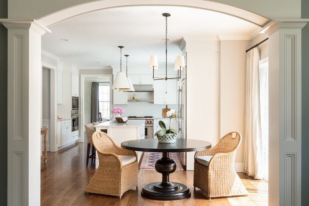 A dreamy space perfect for a cup of coffee. 📸: @beeskneesinteriordesign #conceptblog