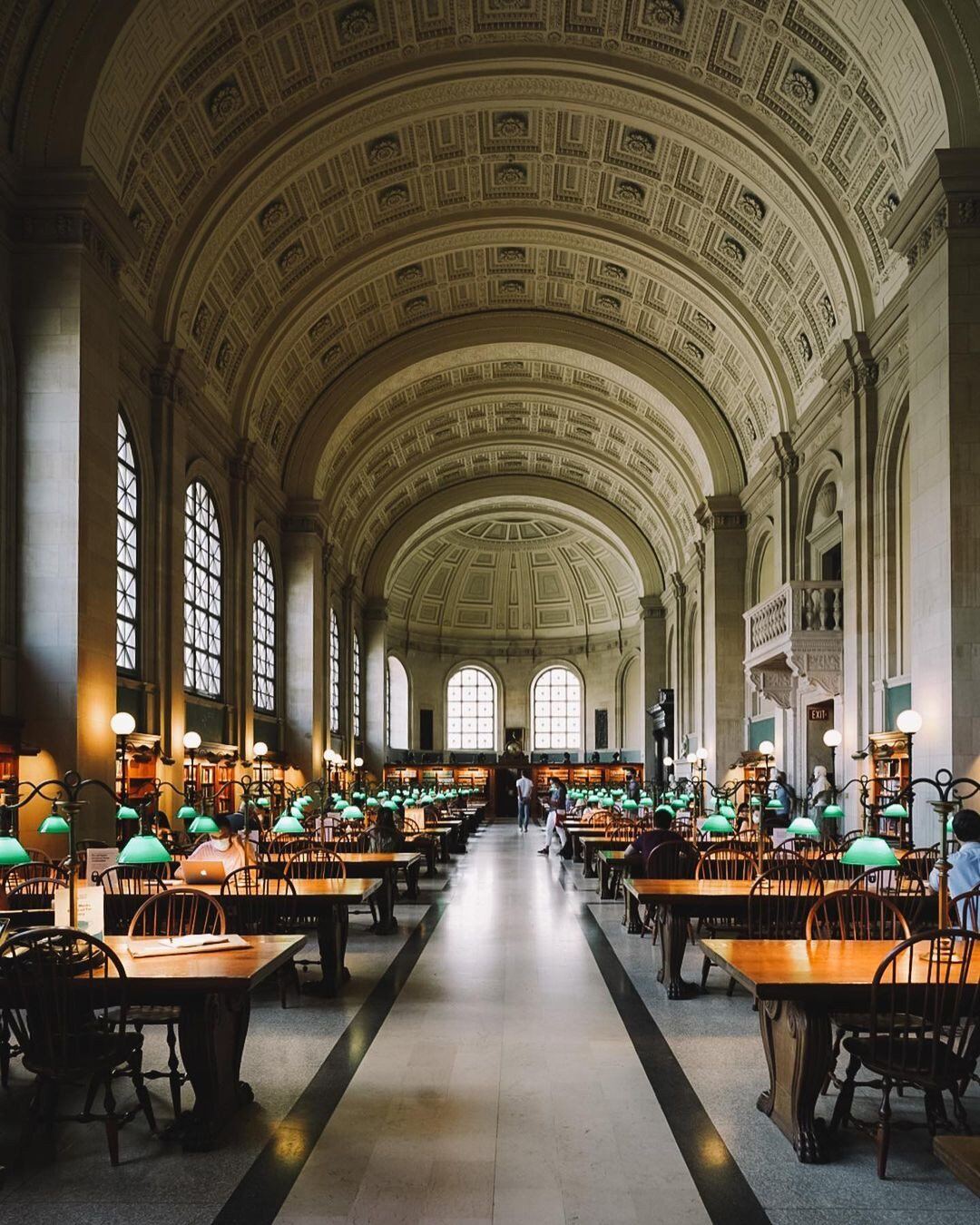 Boston Public Library – rich in its history, architecture and cozy corners. 📸: @somewherenorth__ #conceptblog