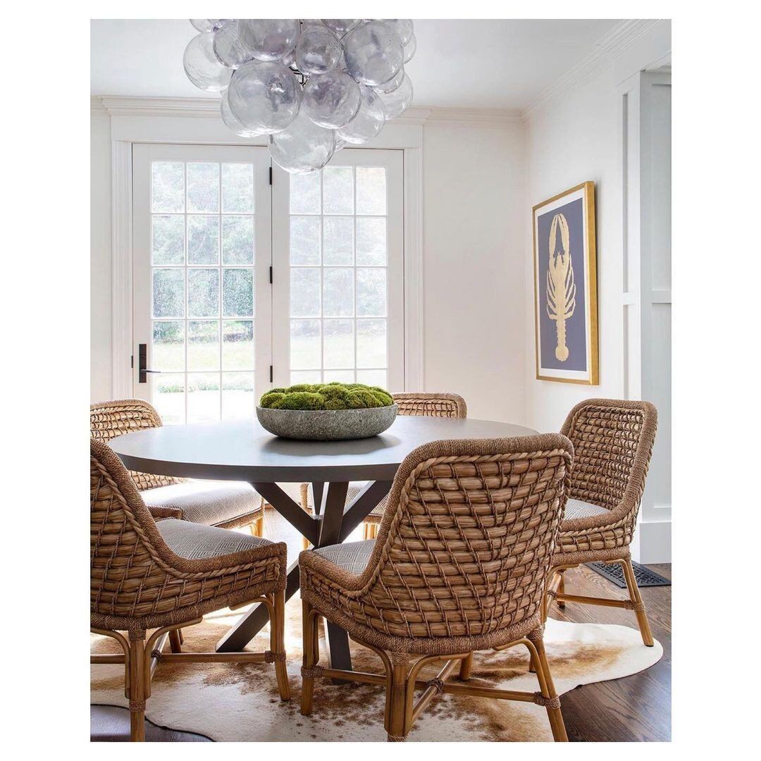 Light and airy kitchen space. 📸: @southshoredesigncenter #conceptblog
